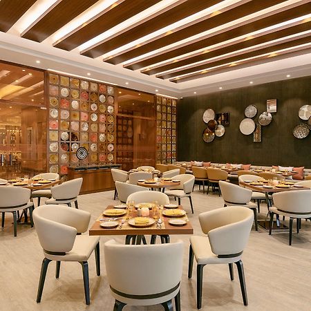 Radisson Mumbai Andheri Midc Екстериор снимка The interior of the restaurant