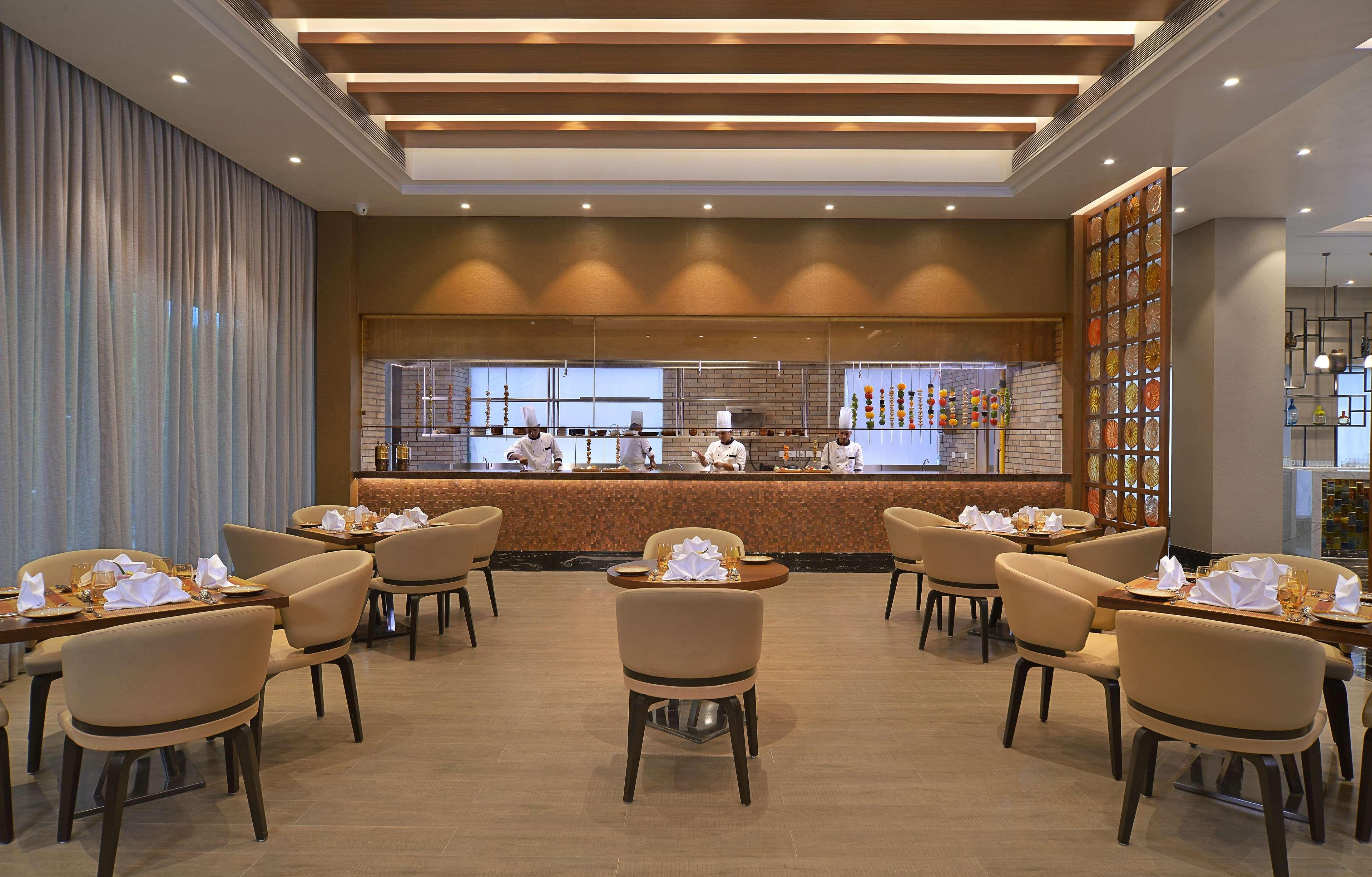Radisson Mumbai Andheri Midc Екстериор снимка The restaurant