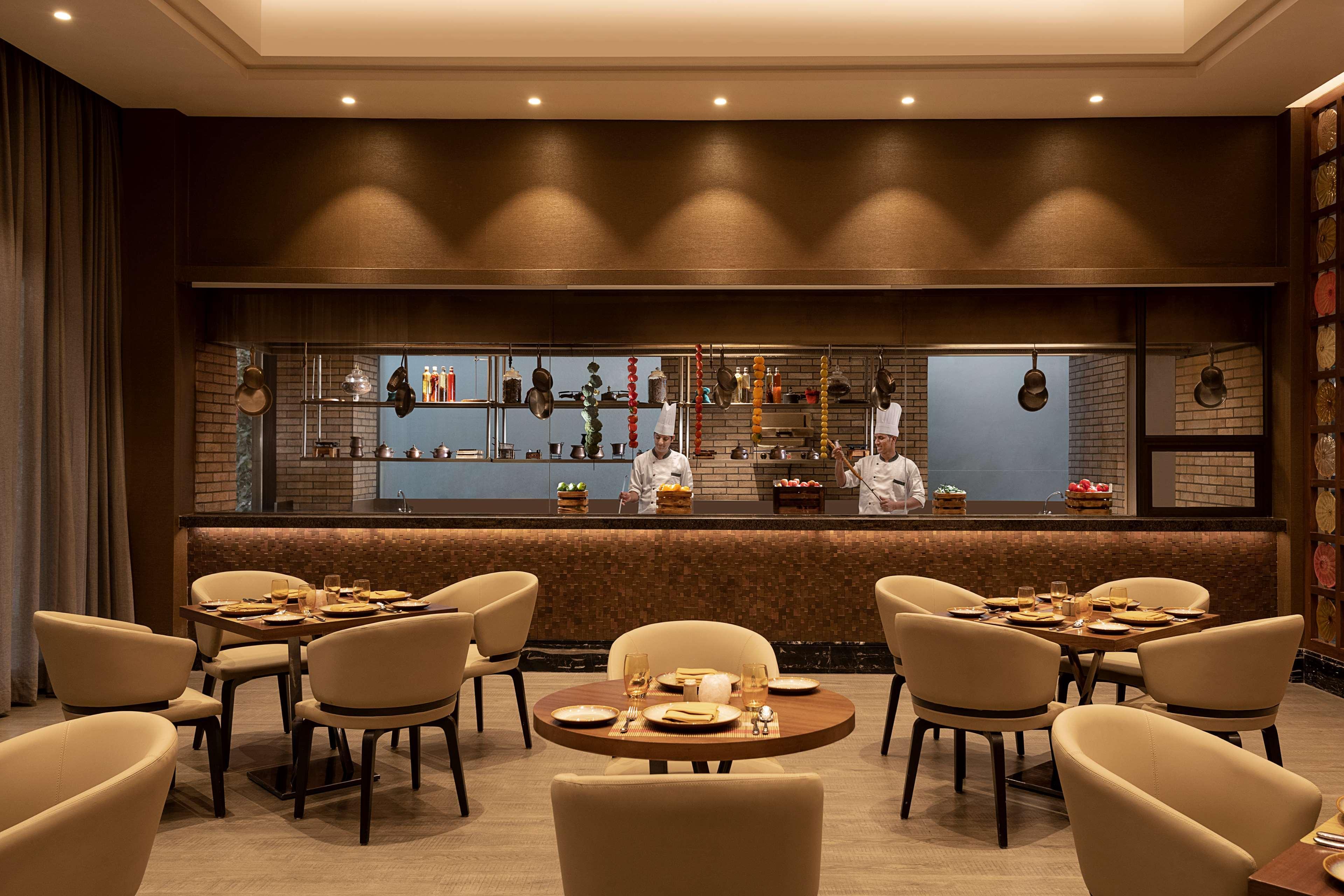Radisson Mumbai Andheri Midc Екстериор снимка The restaurant's interior