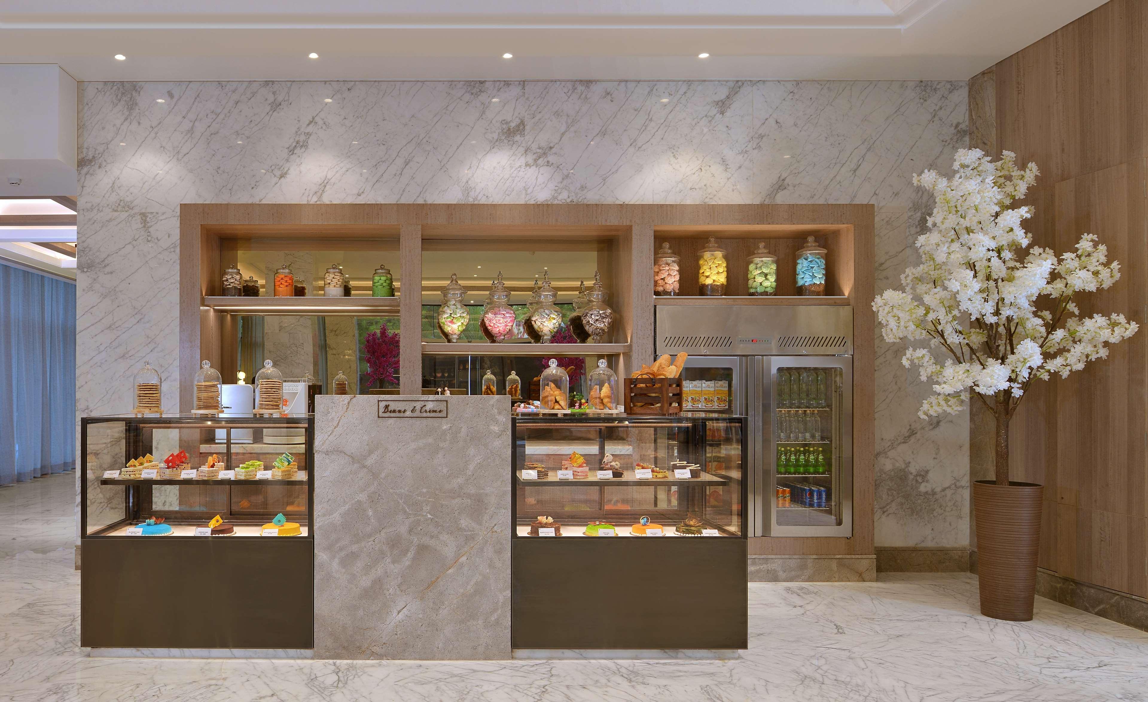 Radisson Mumbai Andheri Midc Екстериор снимка The Pastry Shop
