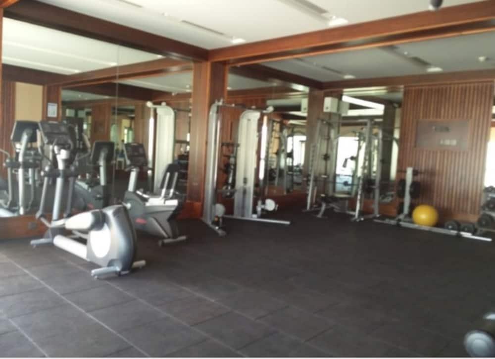 Radisson Mumbai Andheri Midc Екстериор снимка The gym at the hotel