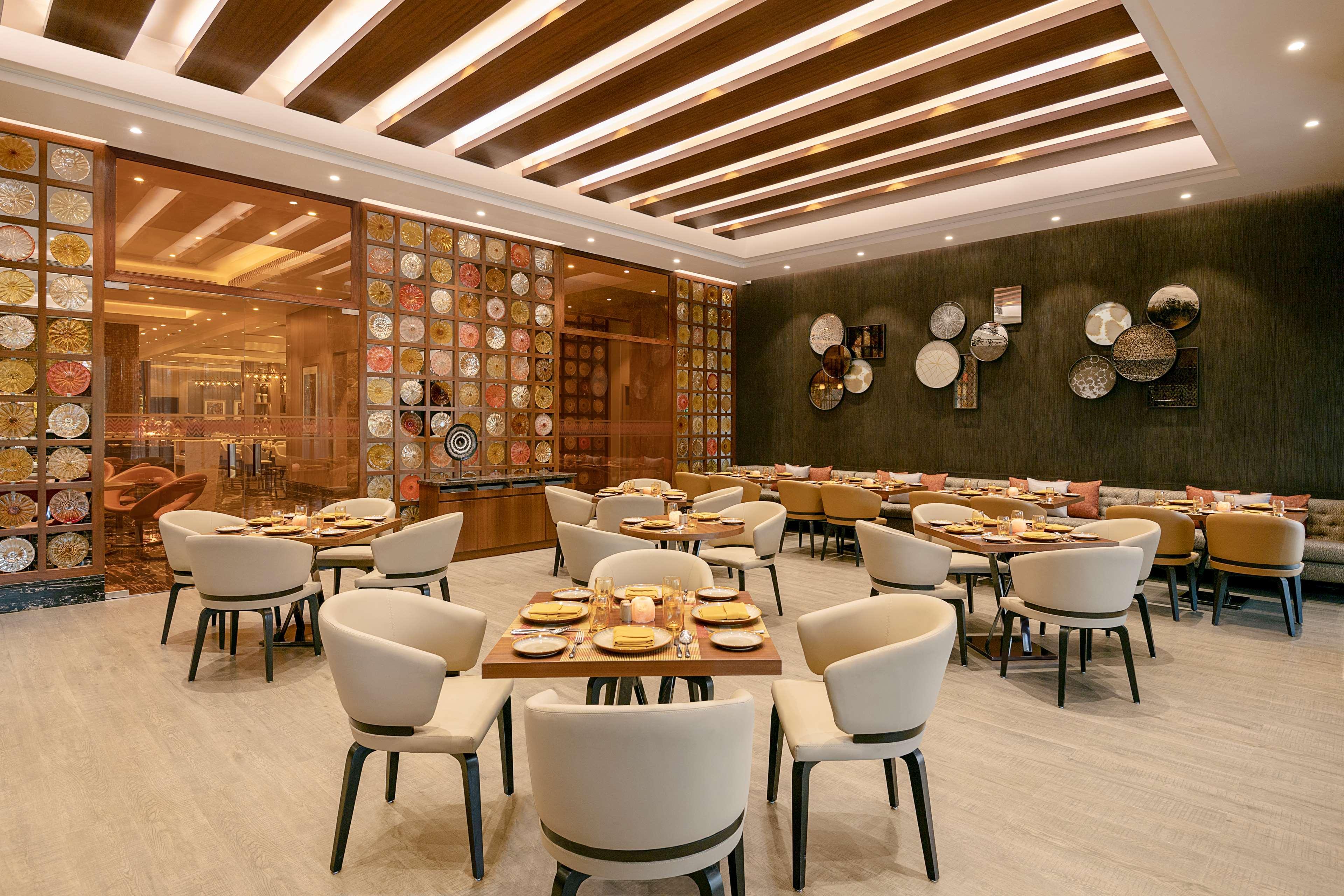 Radisson Mumbai Andheri Midc Екстериор снимка The interior of the restaurant