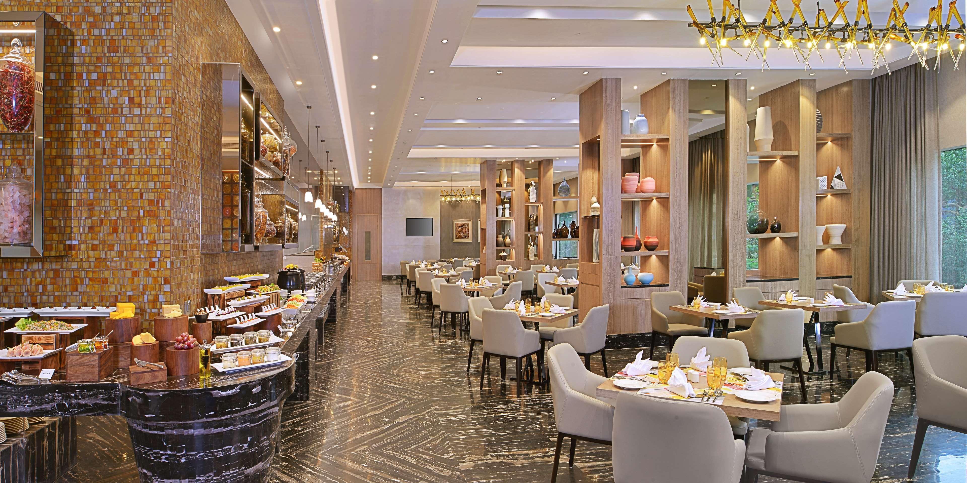 Radisson Mumbai Andheri Midc Екстериор снимка The restaurant