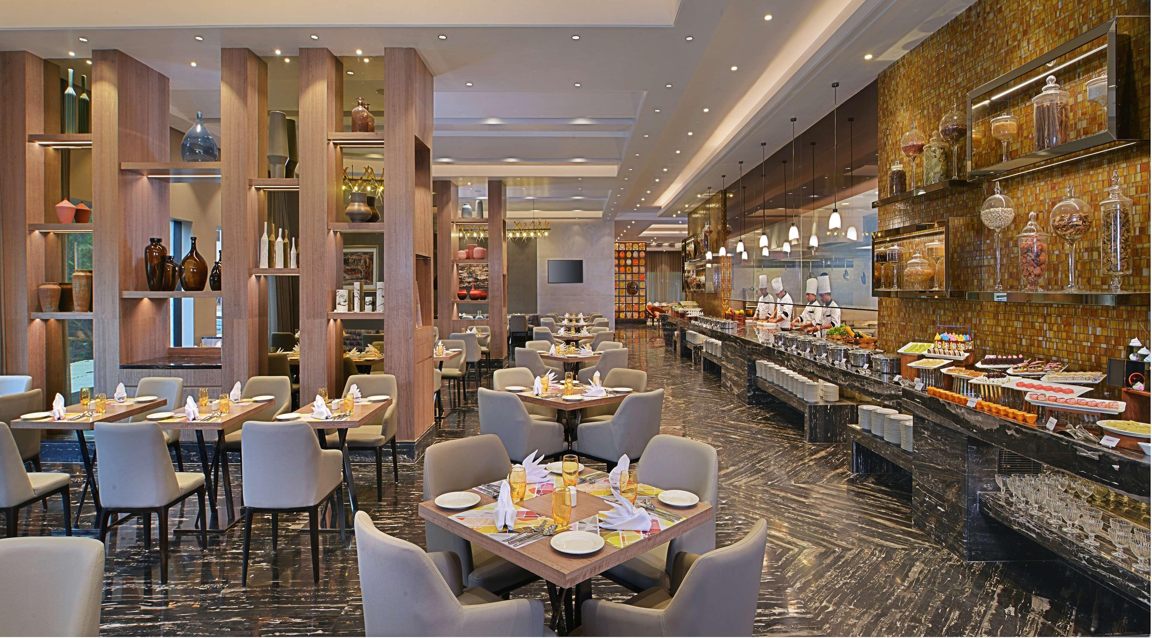 Radisson Mumbai Andheri Midc Екстериор снимка The Grand