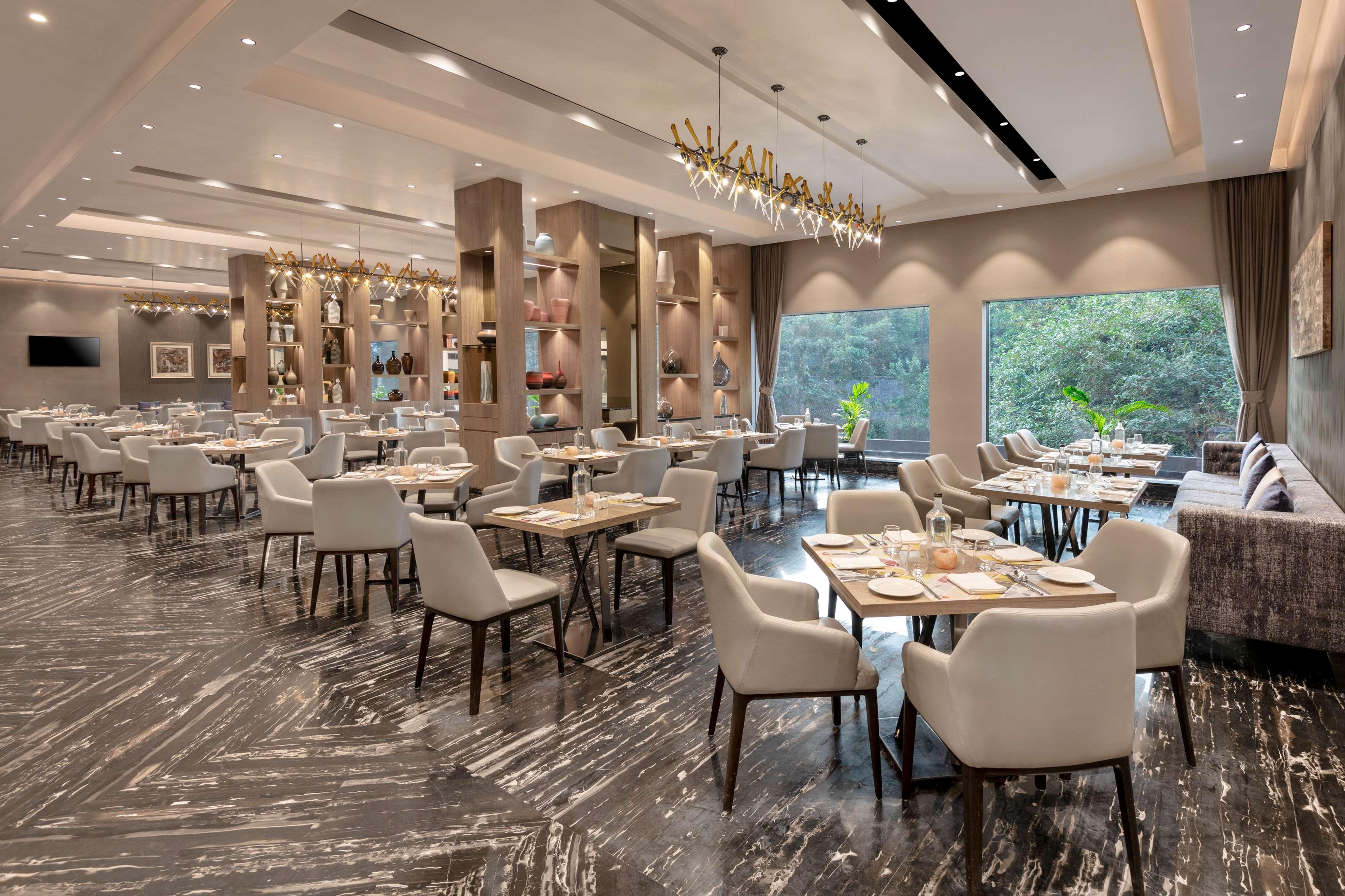 Radisson Mumbai Andheri Midc Екстериор снимка The restaurant