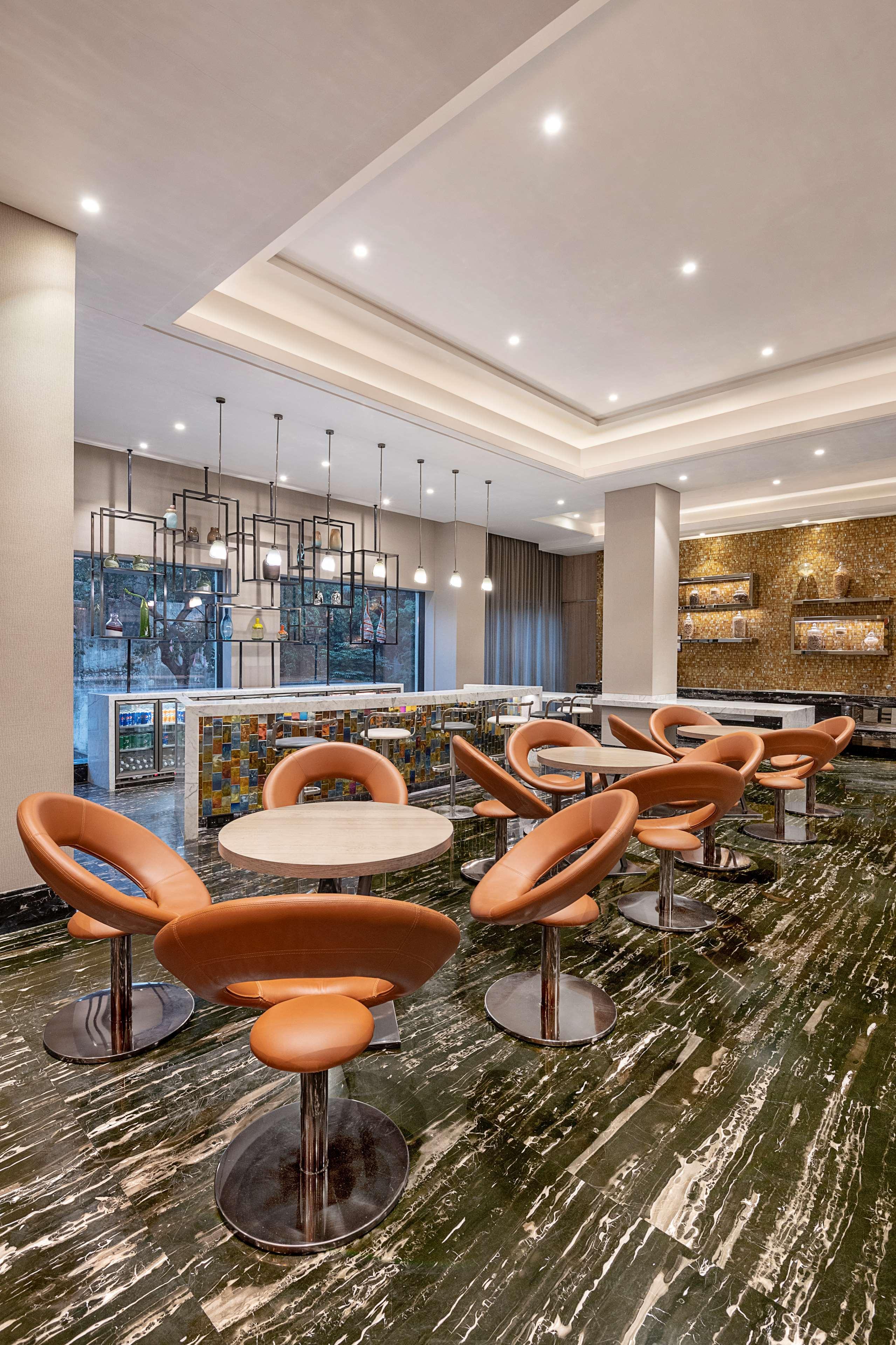 Radisson Mumbai Andheri Midc Екстериор снимка The lounge at the airport